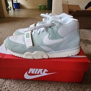 Nike air trainer 1 emerald green